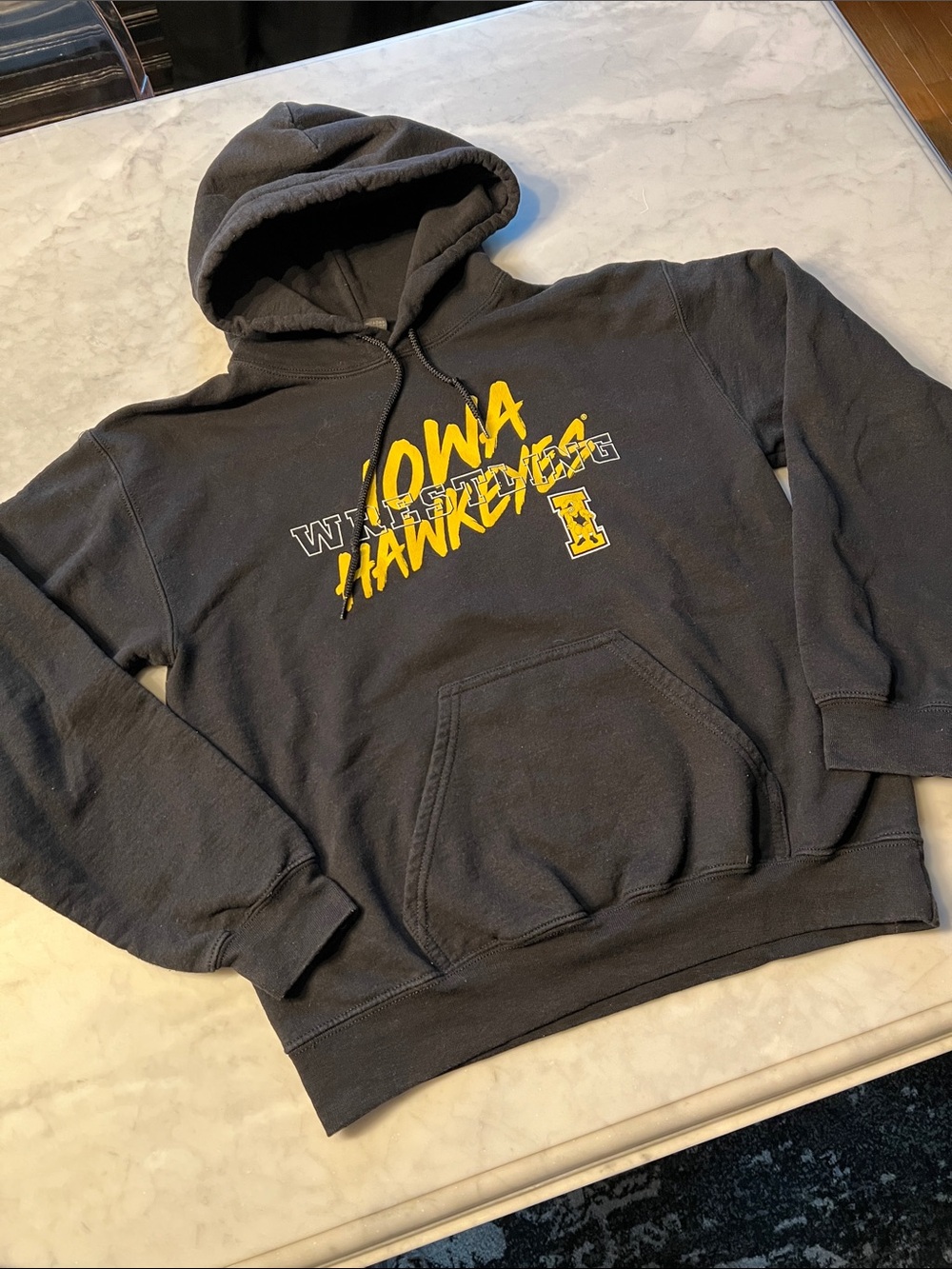 Iowa Hawkeyes wrestling hooded pullover sweatshirt. Men’s unisex small.